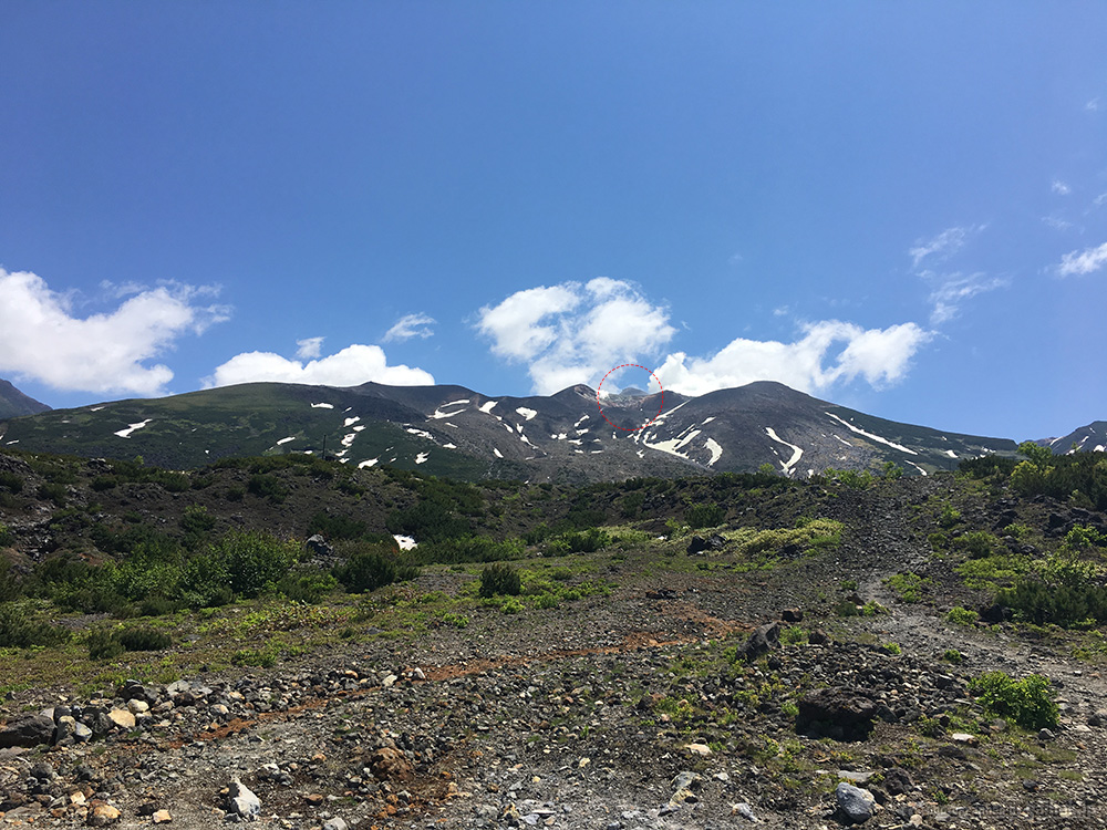 北海道の「十勝岳」が山開き！人気の日帰り登山に挑戦