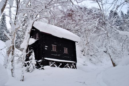 北海道のあるある「雪庇落とし」と「ホッカイ棒」